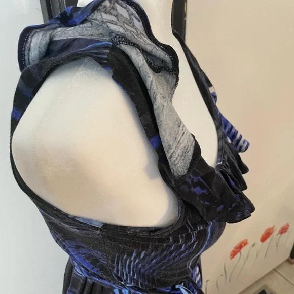 Ruffle collar sleeveless blue and black dress with tie belt - Picture 7 of 10